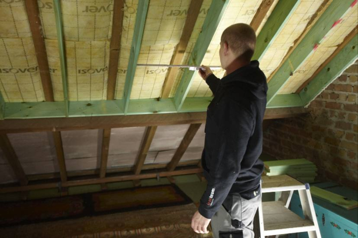 hellend dak isoleren ISOBUILD KORTEMARK